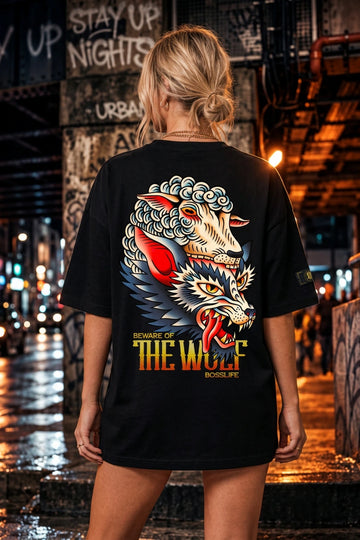 Camiseta oversized feminina Beware of the Wolf Boss Life preta - costas