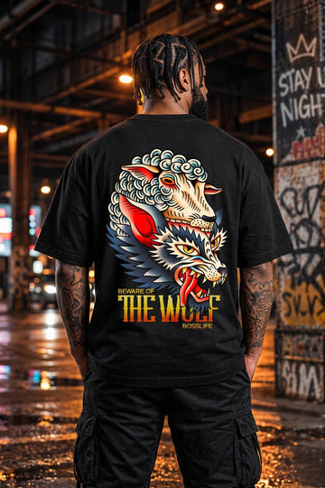 Camiseta Oversized Beware of the Wolf Boss Life - frente e costas preta - costas