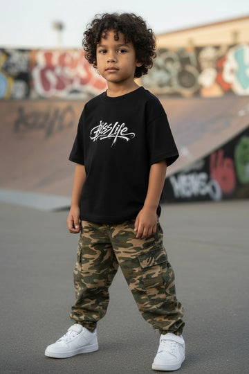 Camiseta Oversized Infantil Signature Boss Life preta - frente com assinatura Boss Life