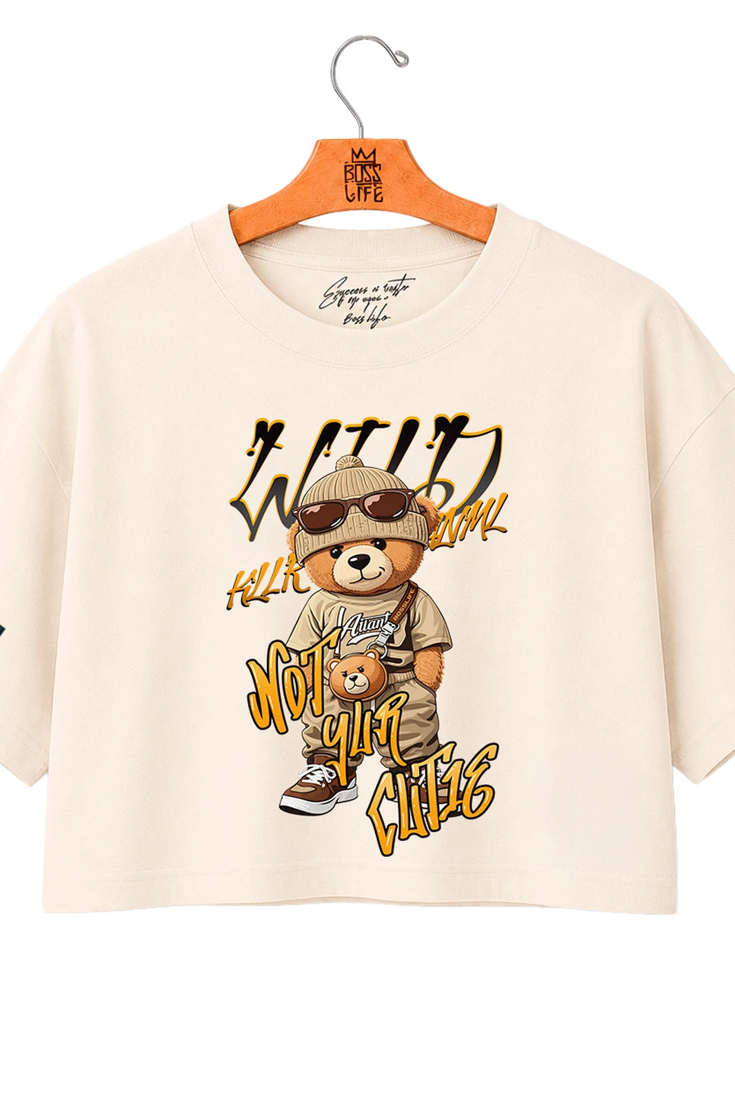 Camiseta cropped over feminina Wild Cutie Boss Life off white, frente