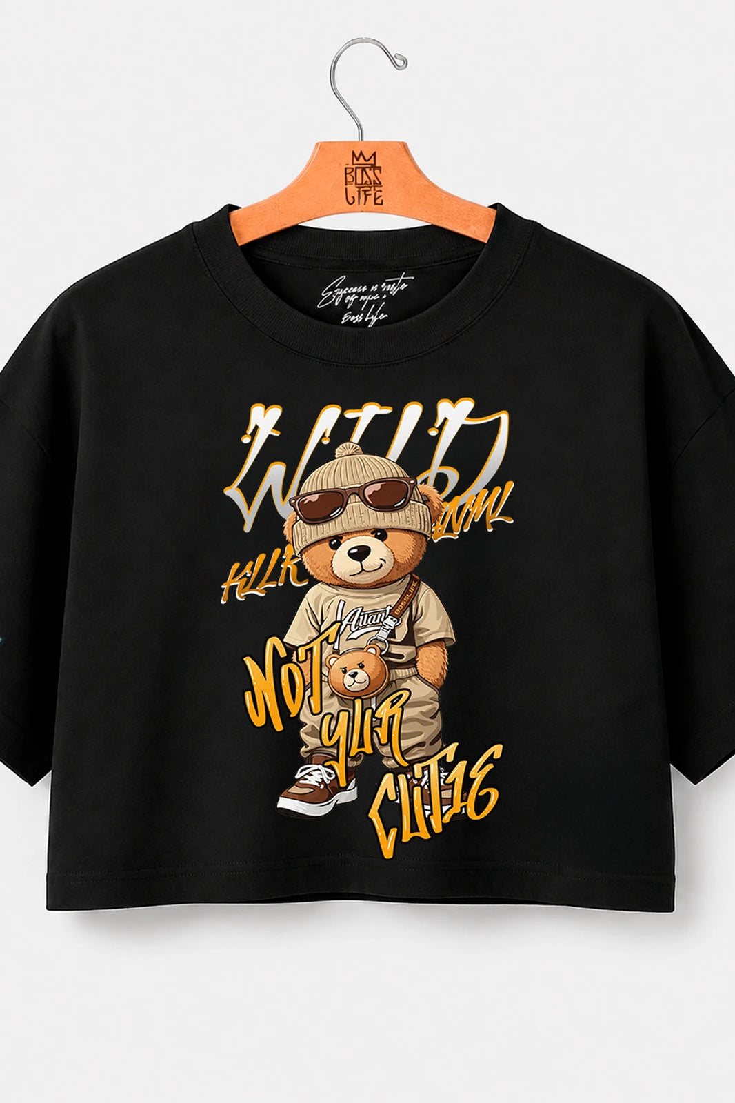 Camiseta cropped over feminina Wild Cutie Boss Life preta, frente