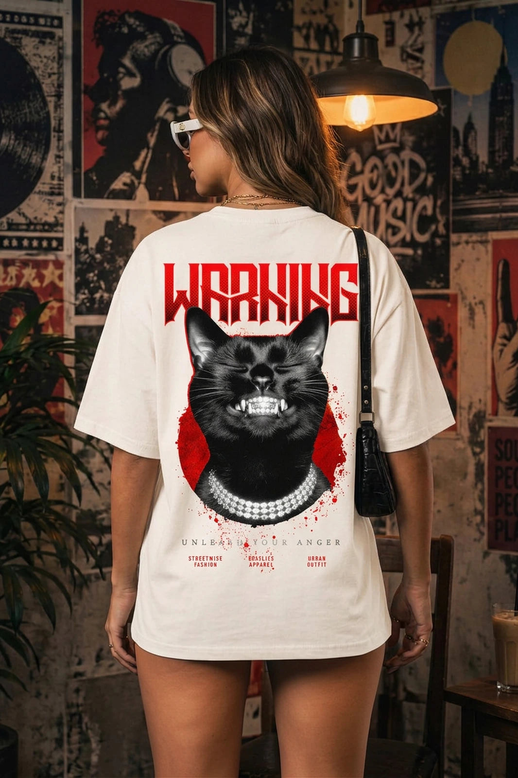 Camiseta oversized feminina Danger - Warning Boss Life off white - costas WARNING