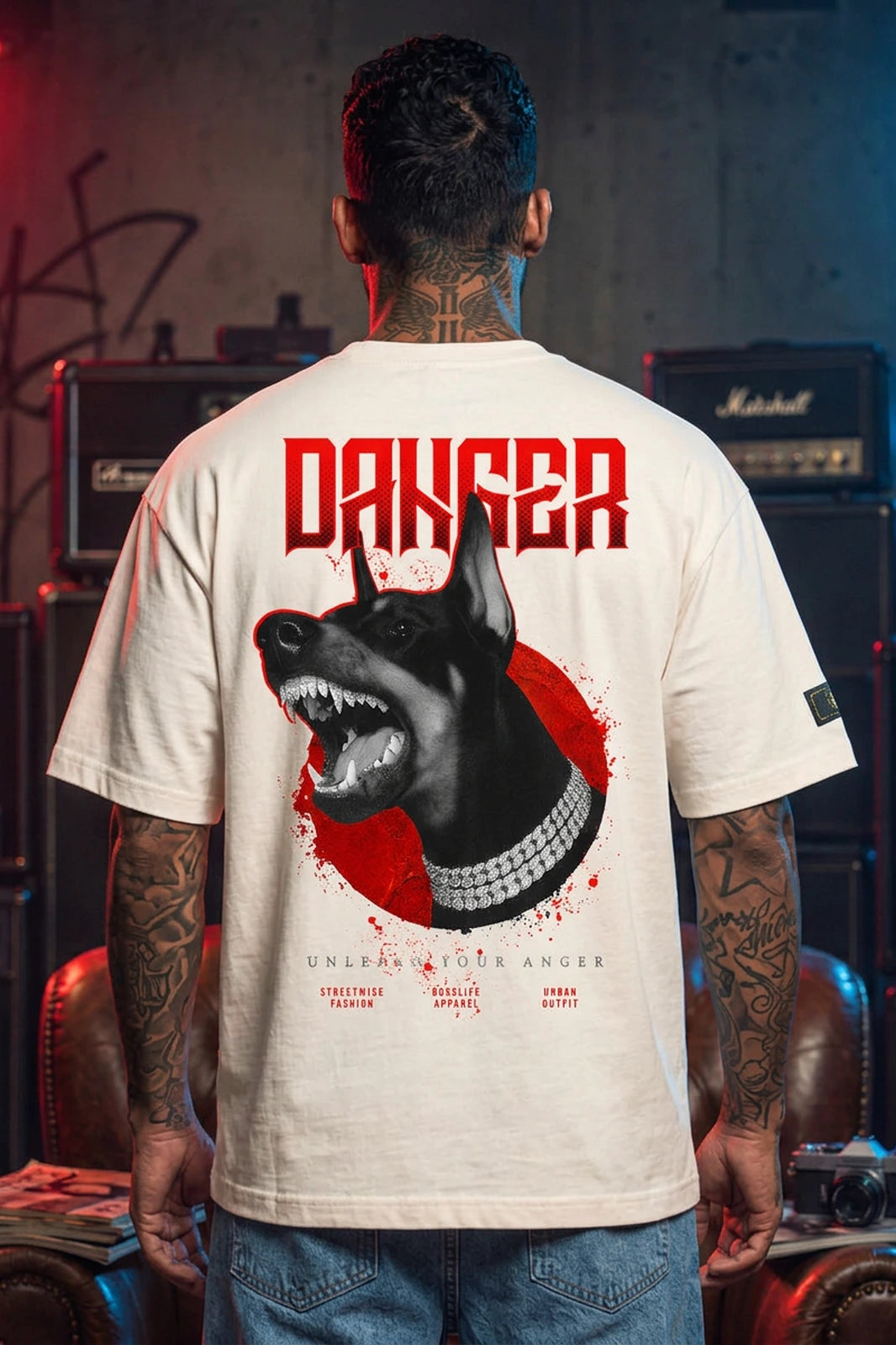 Camiseta Oversized Danger - Warning Boss Life - costas off white com cão DANGER