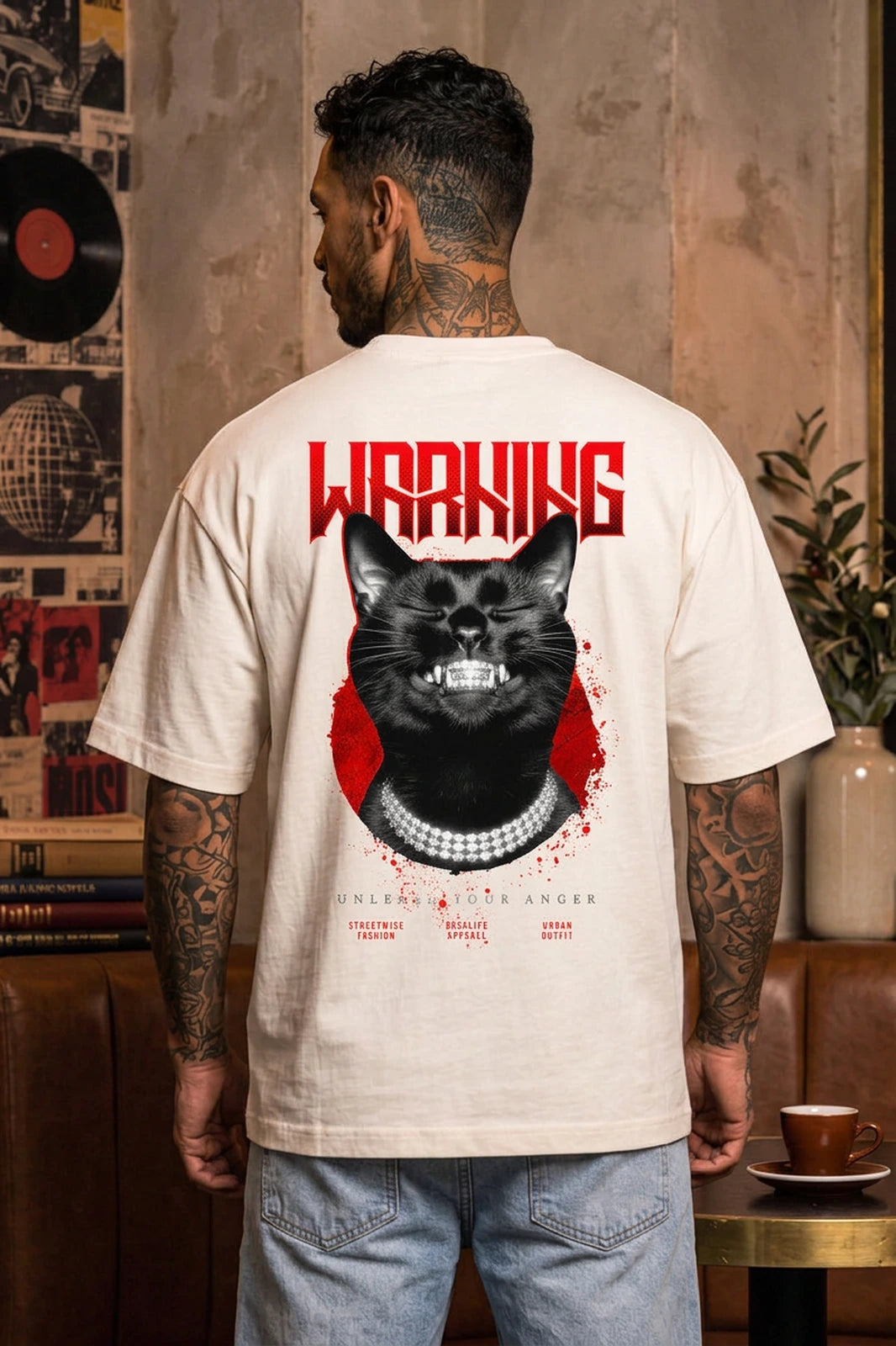 Camiseta Oversized Danger - Warning Boss Life - costas off white com gato WARNING