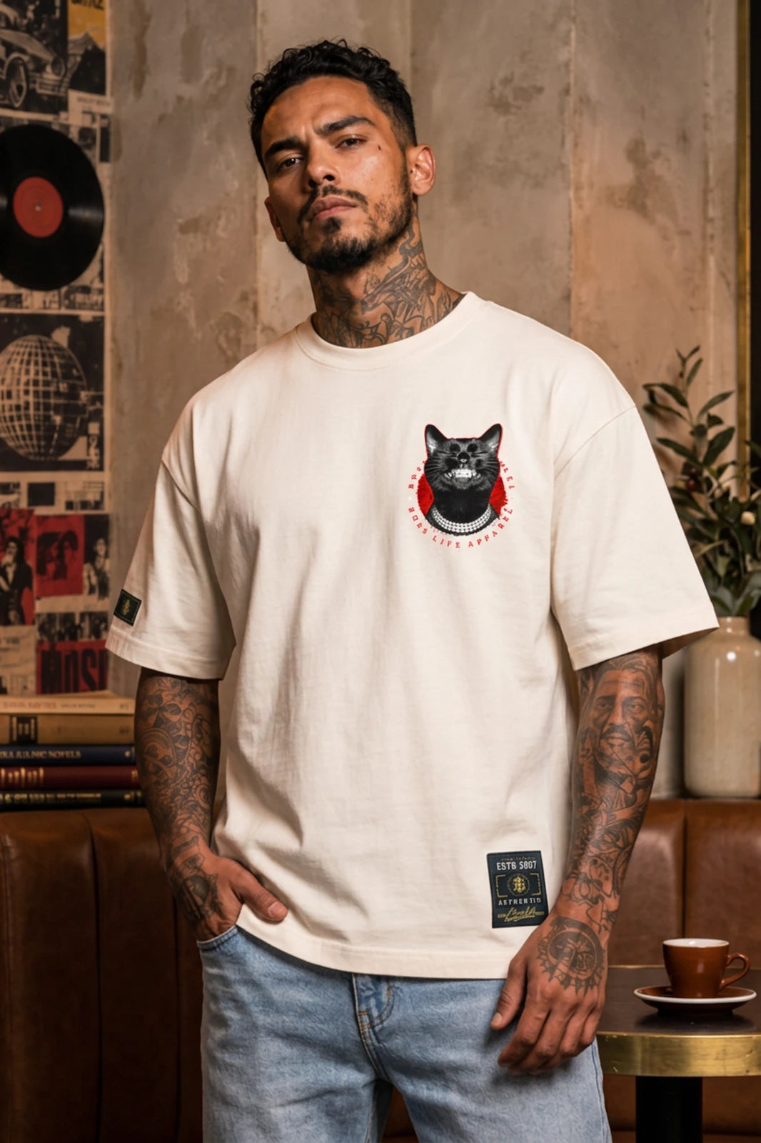 Camiseta Oversized Danger - Warning Boss Life - frente off white com emblema 2