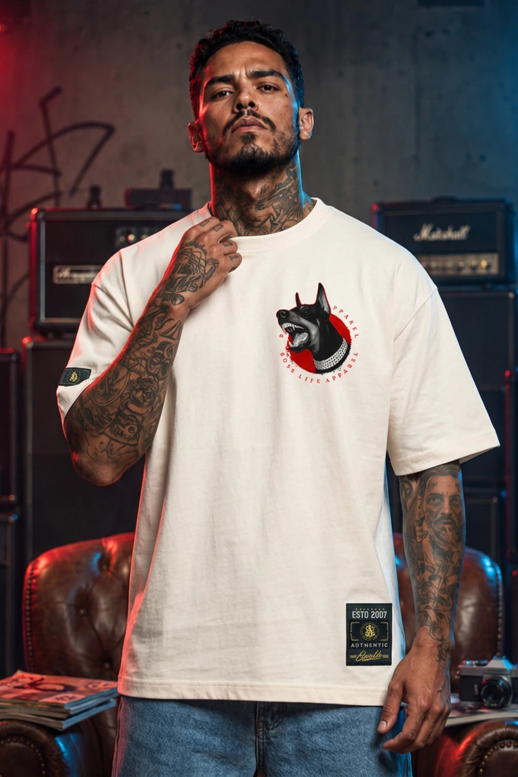Camiseta Oversized Danger - Warning Boss Life - frente off white com emblema
