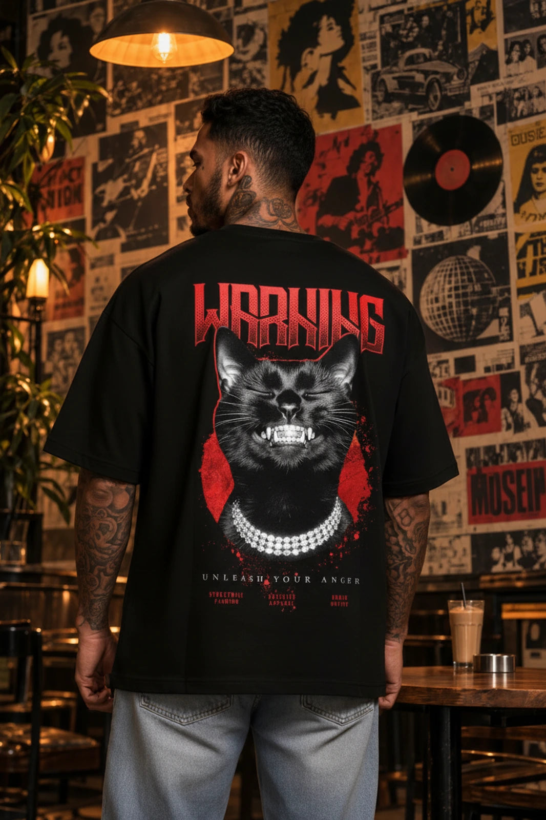 Camiseta Oversized Danger - Warning Boss Life - costas preta com gato WARNING