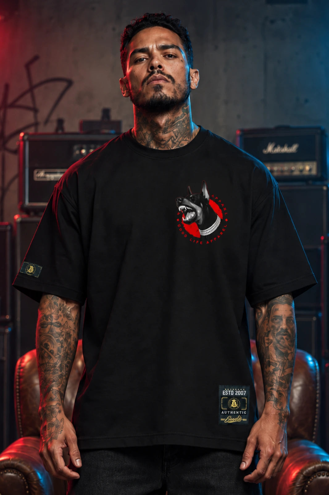Camiseta Oversized Danger - Warning Boss Life - frente preta com emblema