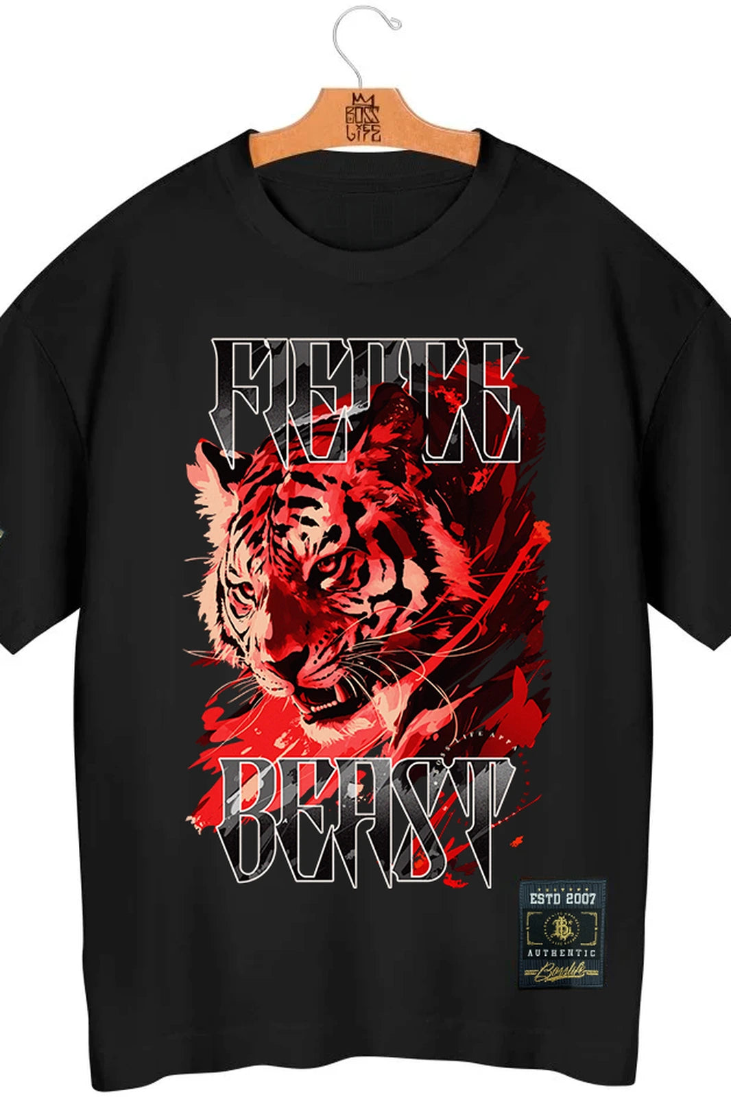 Camiseta Oversized Fierce Beast Boss Life - frente preta em cabide