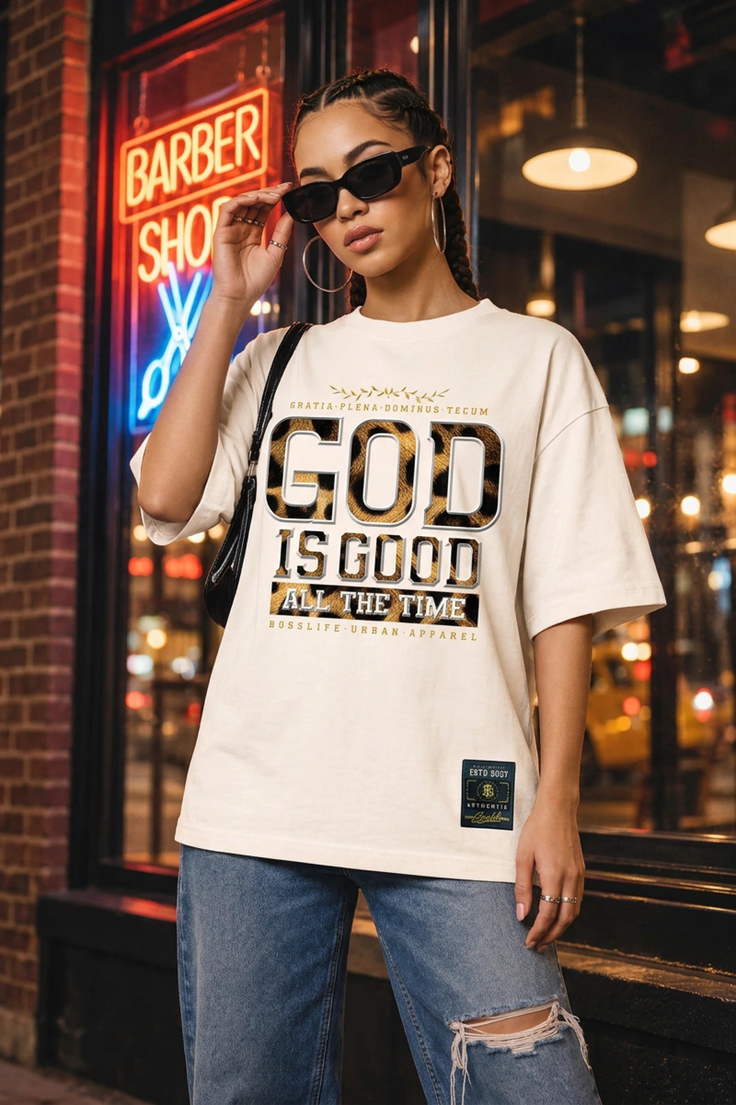 Camiseta oversized feminina GOD is Good Boss Life off white - frente
