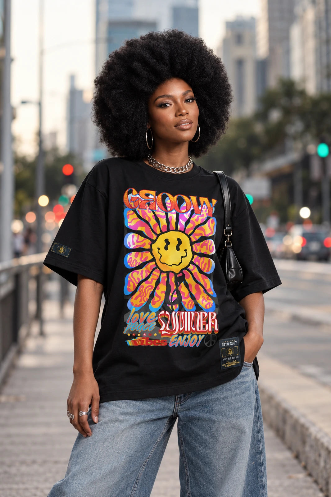 Camiseta oversized feminina Groovy Boss Life preta - frente
