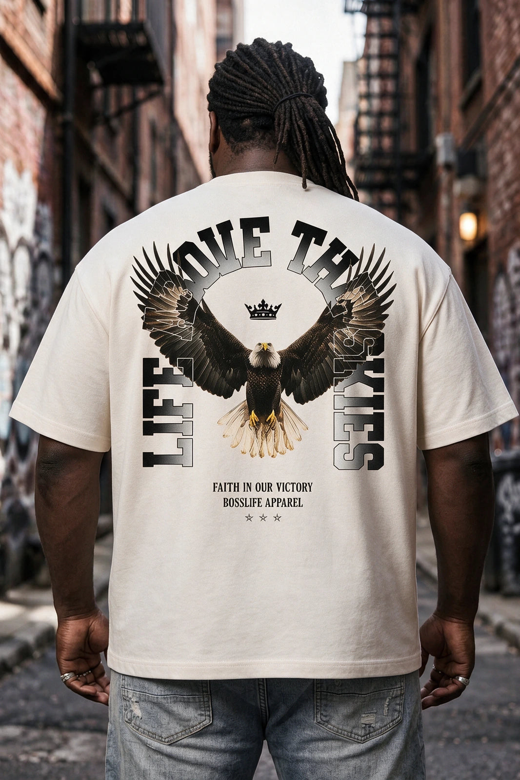 Camiseta Oversized Living Eagle Boss Life - costas off white com águia