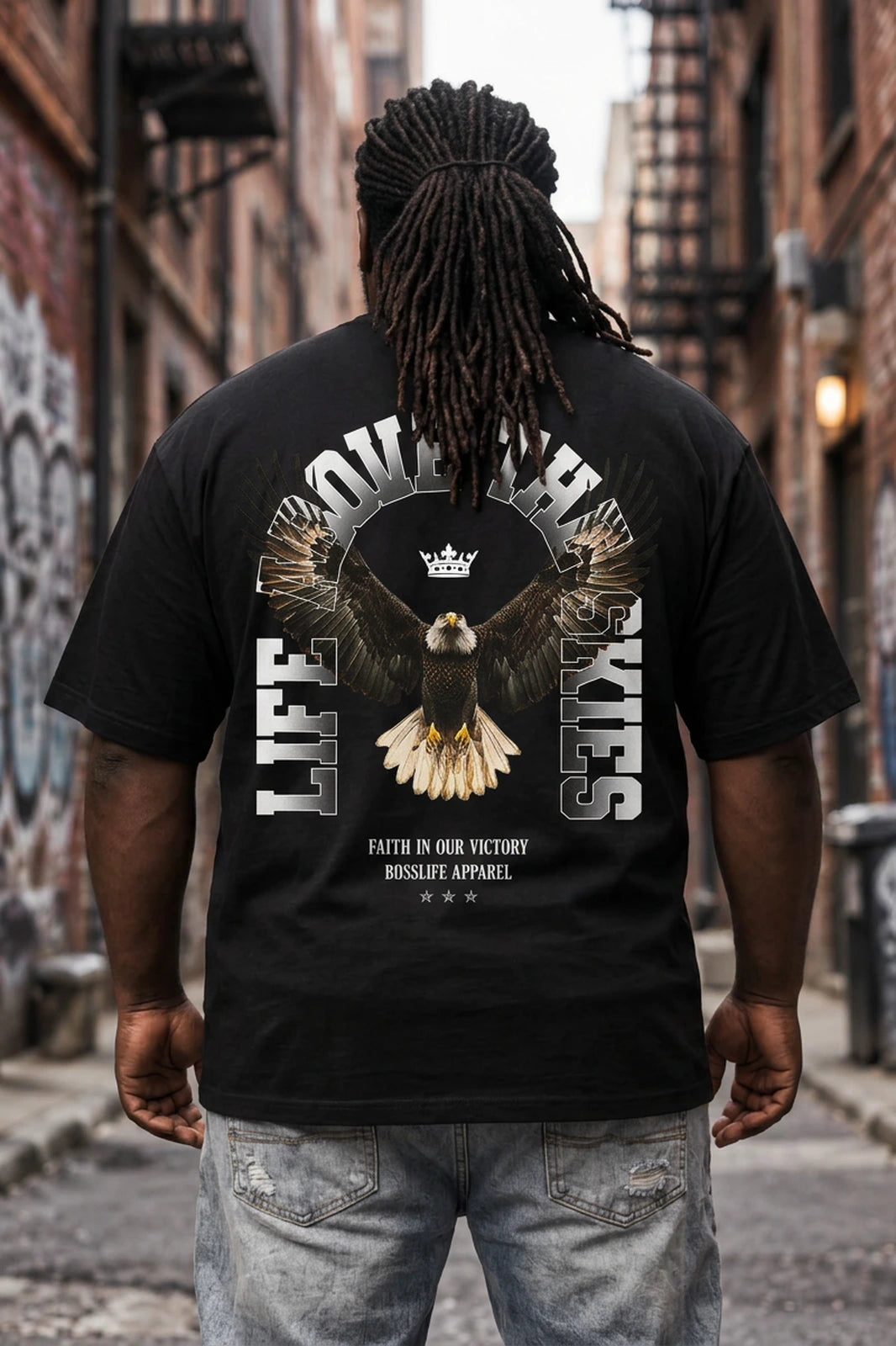 Camiseta Oversized Living Eagle Boss Life - costas preta com águia