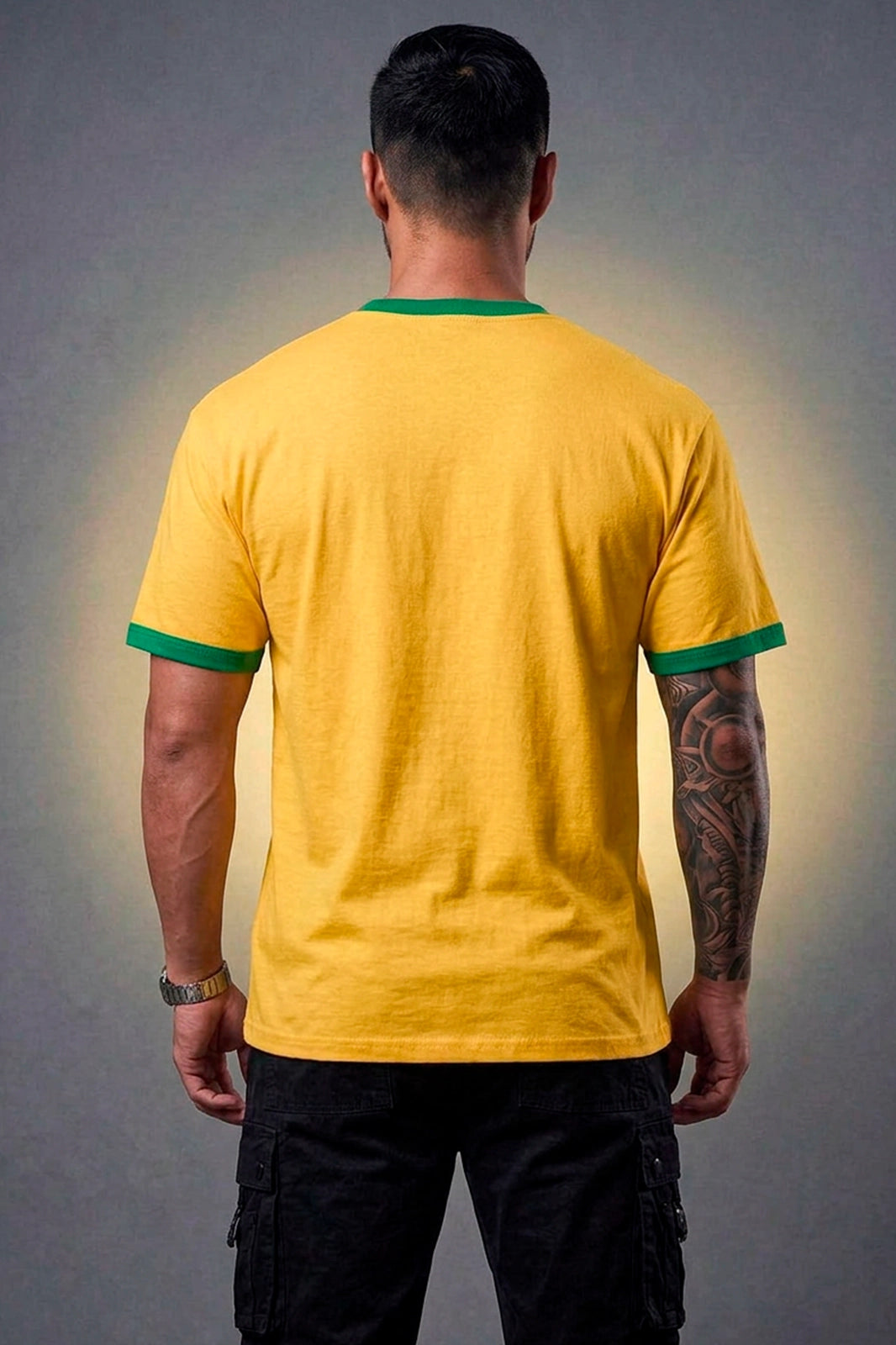Camiseta do Brasil Boss Life amarela com gola e punhos verdes, vista traseira
