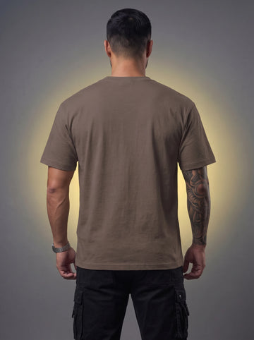 Camiseta Signature Boss Life vestida por modelo, vista traseira