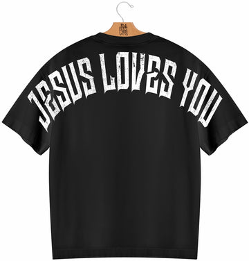 Camiseta Oversized Jesus Loves You Boss Life Faith - costas Preto com tipografia gótica JESUS LOVES YOU em branco