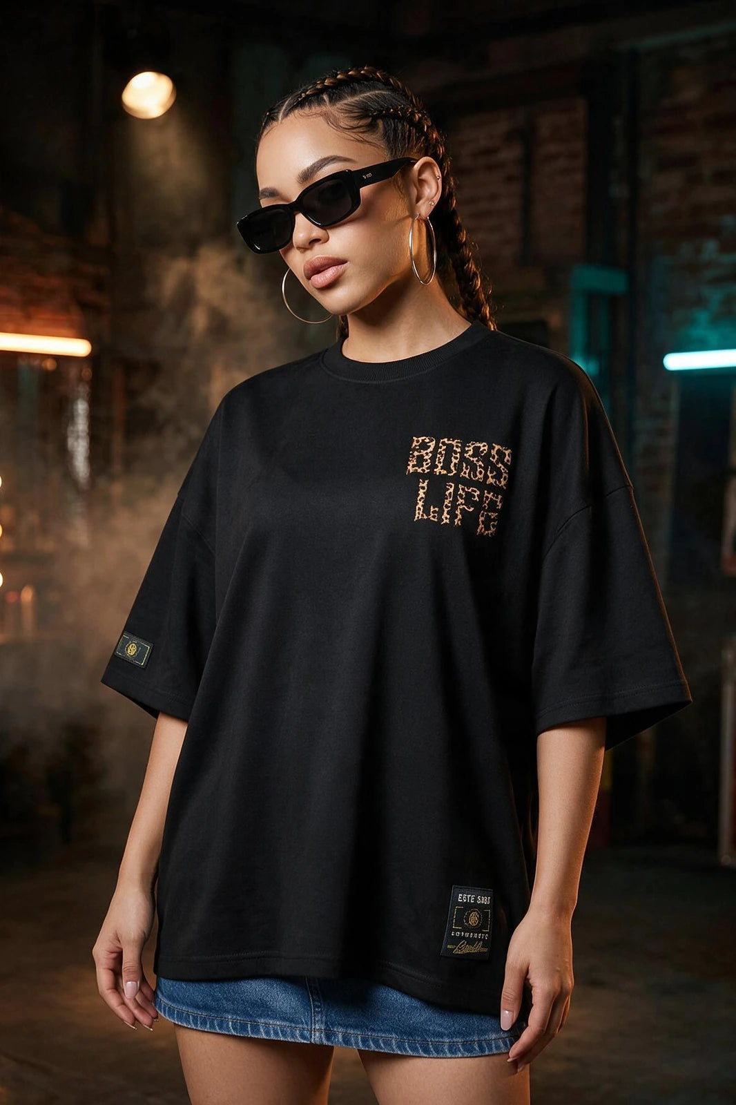 Camiseta oversized feminina Onça Letter Boss Life preta - frente
