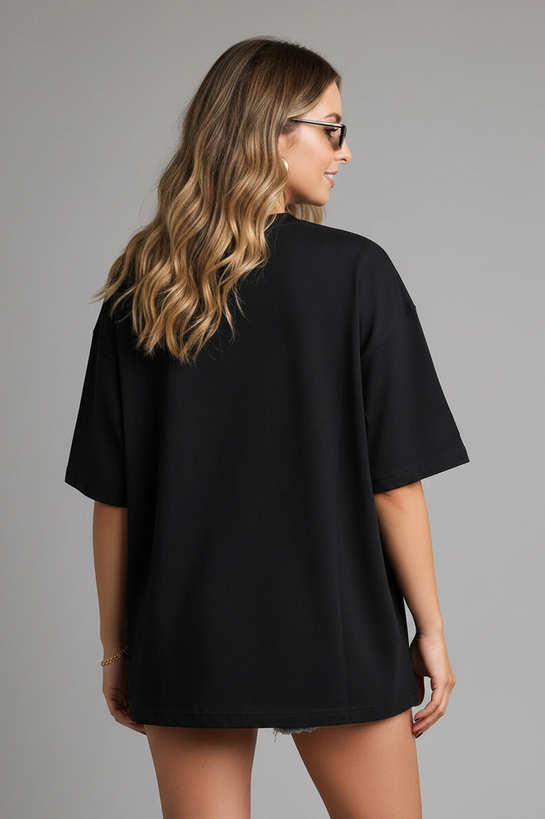 Camiseta oversized feminina Pantera Cor-de-Rosa Boss Life preta - costas