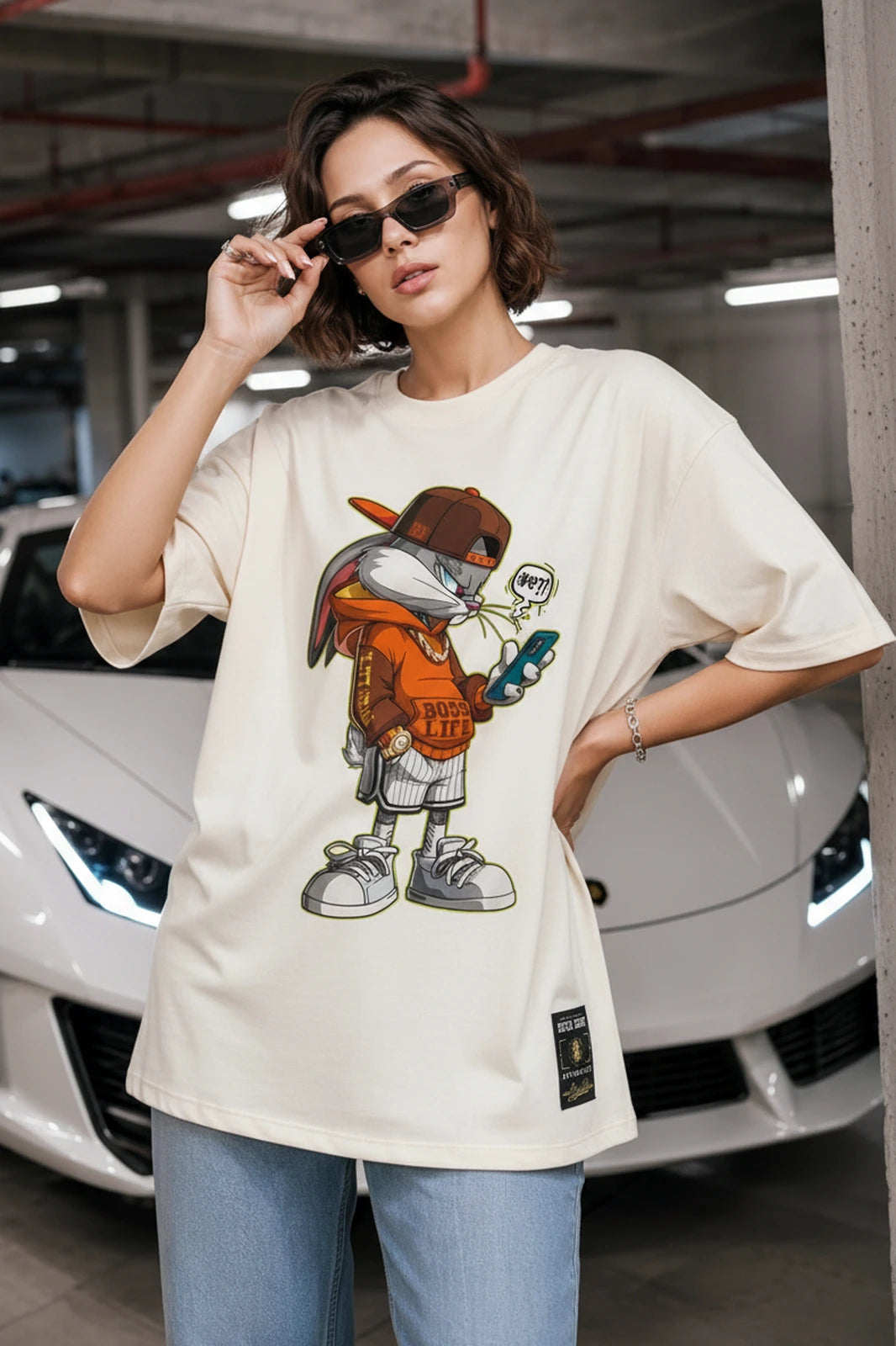 Camiseta oversized feminina Pernalonga Boss Life off white - frente