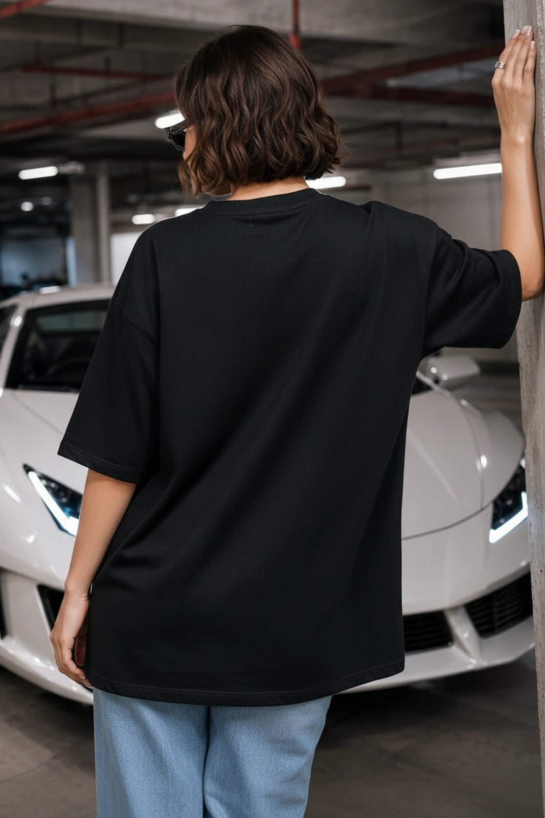 Camiseta oversized feminina Pernalonga Boss Life preta - costas
