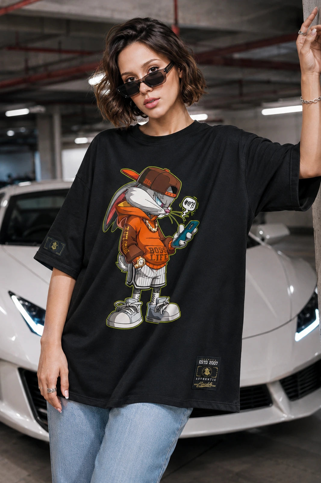 Camiseta oversized feminina Pernalonga Boss Life preta - frente