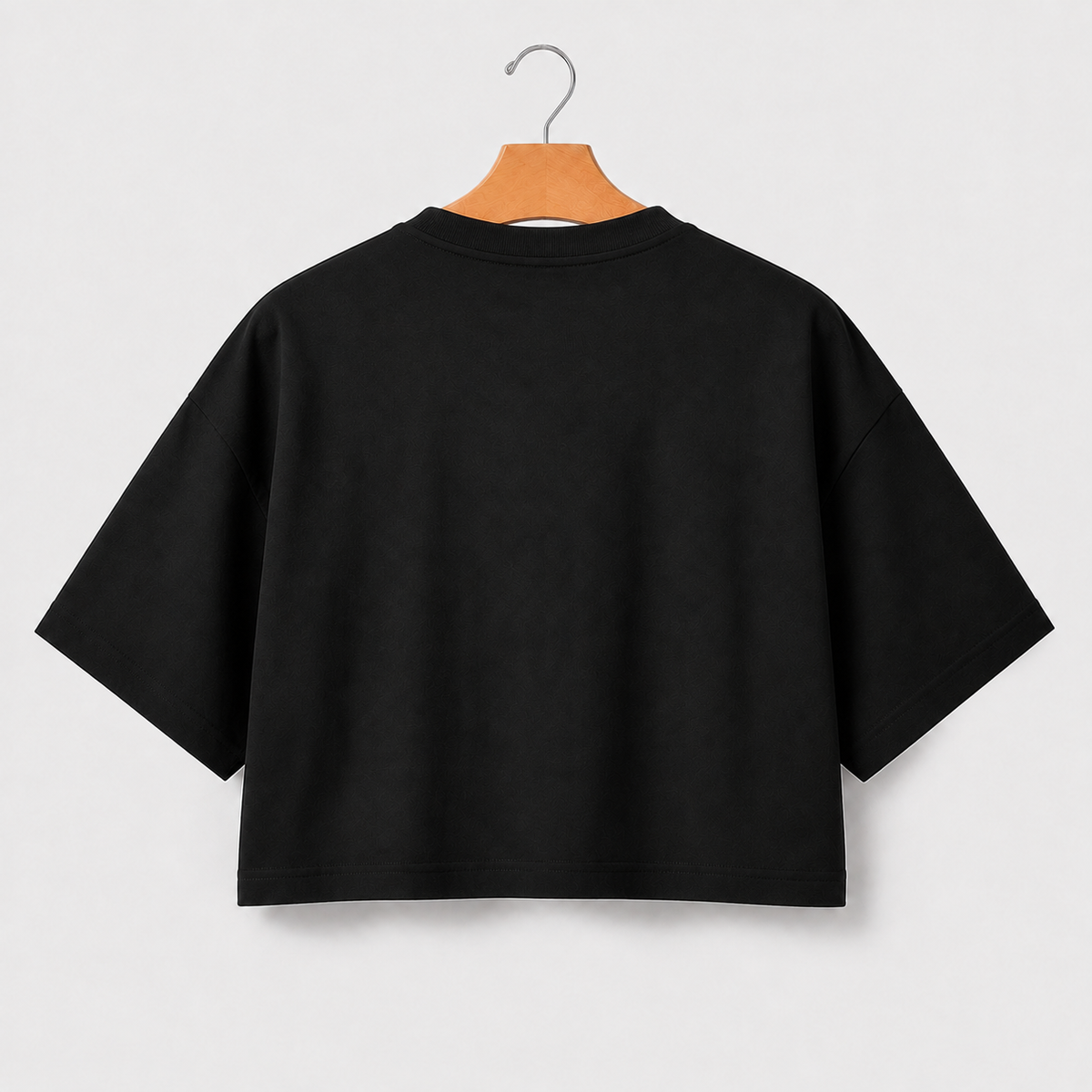 Camiseta cropped over feminina Premium Boss Life preta, costas no cabide