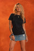 Camiseta baby look Básica Lisa Boss Life em vídeo na modelo