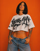 Camiseta cropped over feminina Caligrafia Boss Life em vídeo na modelo