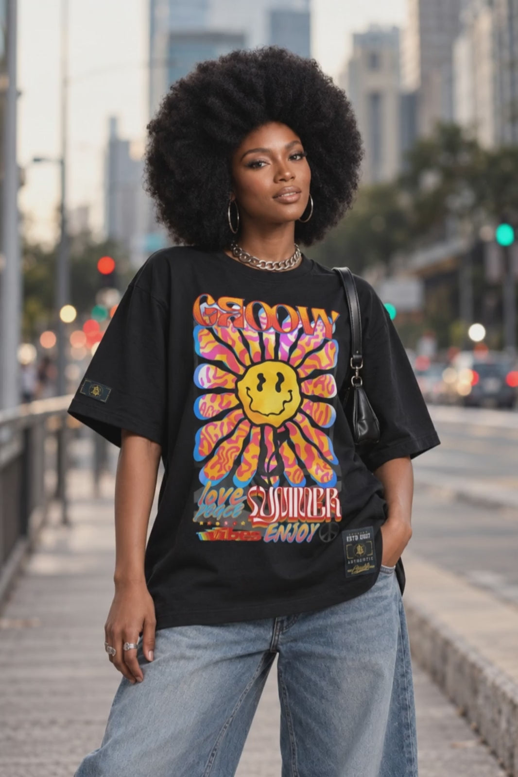 Camiseta oversized feminina Groovy Boss Life - vídeo