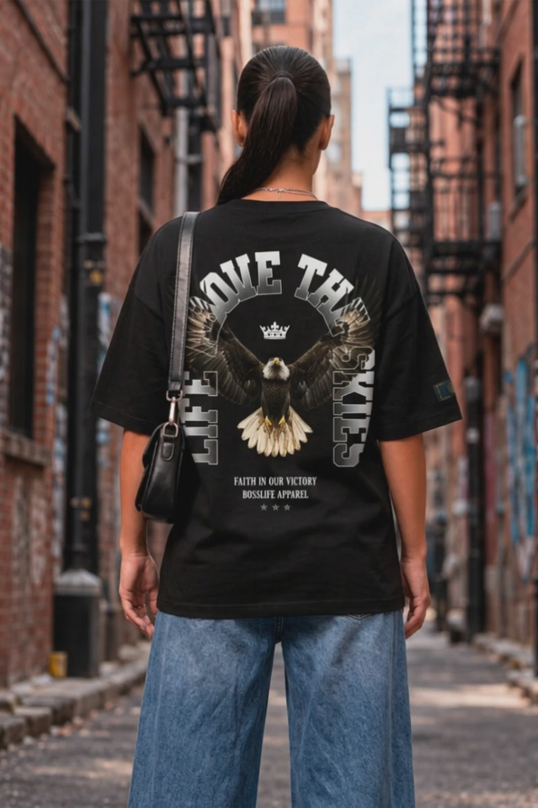 Camiseta oversized feminina Living Eagle Boss Life - vídeo