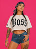 Camiseta cropped over feminina Boss Gothic Boss Life em vídeo na modelo