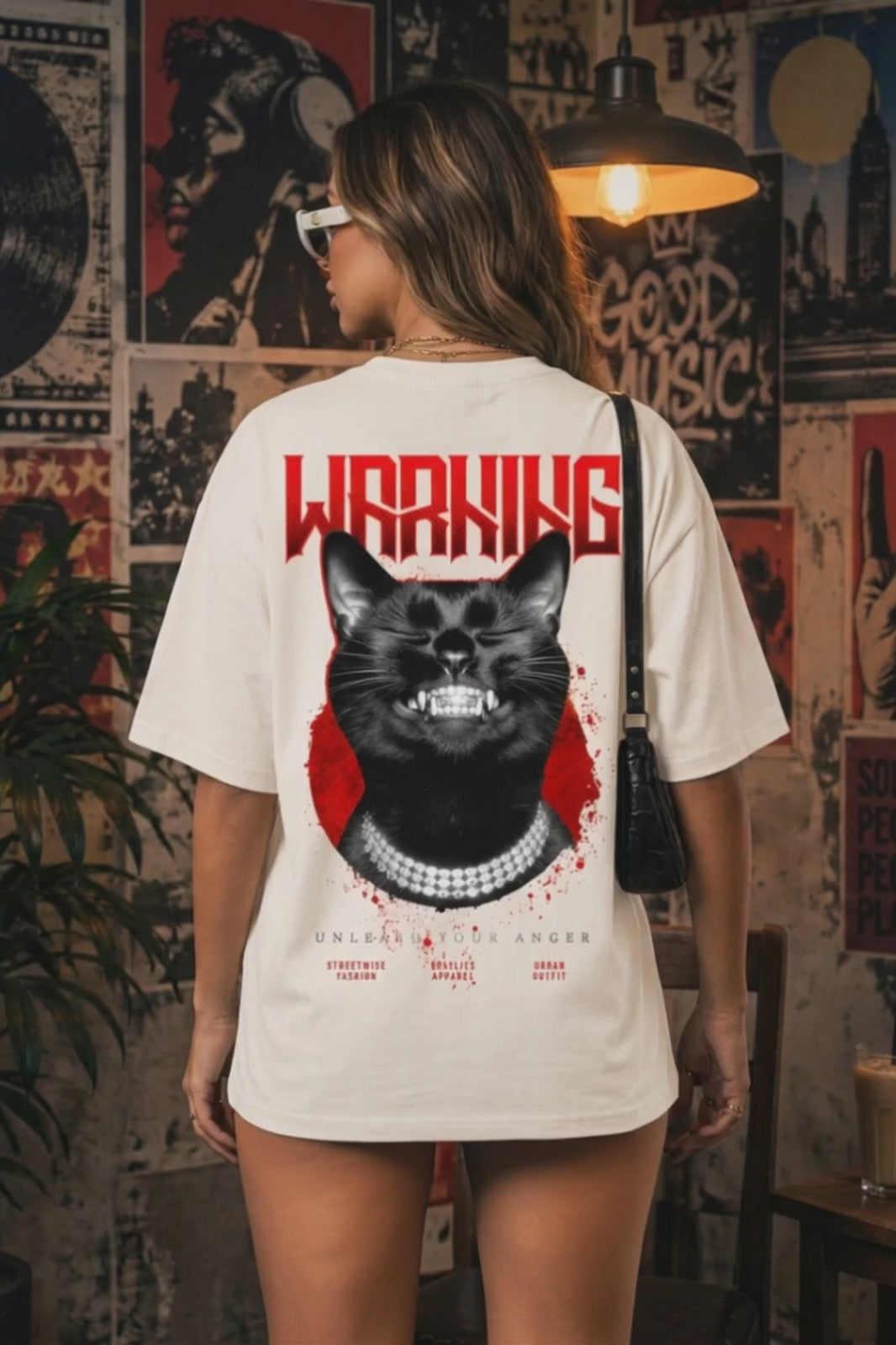 Camiseta oversized feminina Danger - Warning Boss Life - vídeo 1