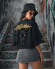 Camiseta cropped over feminina Black Panther Boss Life em vídeo na modelo