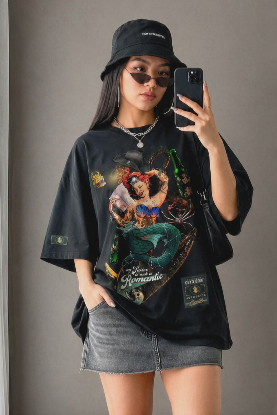 Camiseta oversized feminina Romantic Boss Life - vídeo da peça em movimento