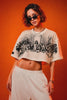 Camiseta cropped over feminina Santa Ceia Boss Life em vídeo na modelo