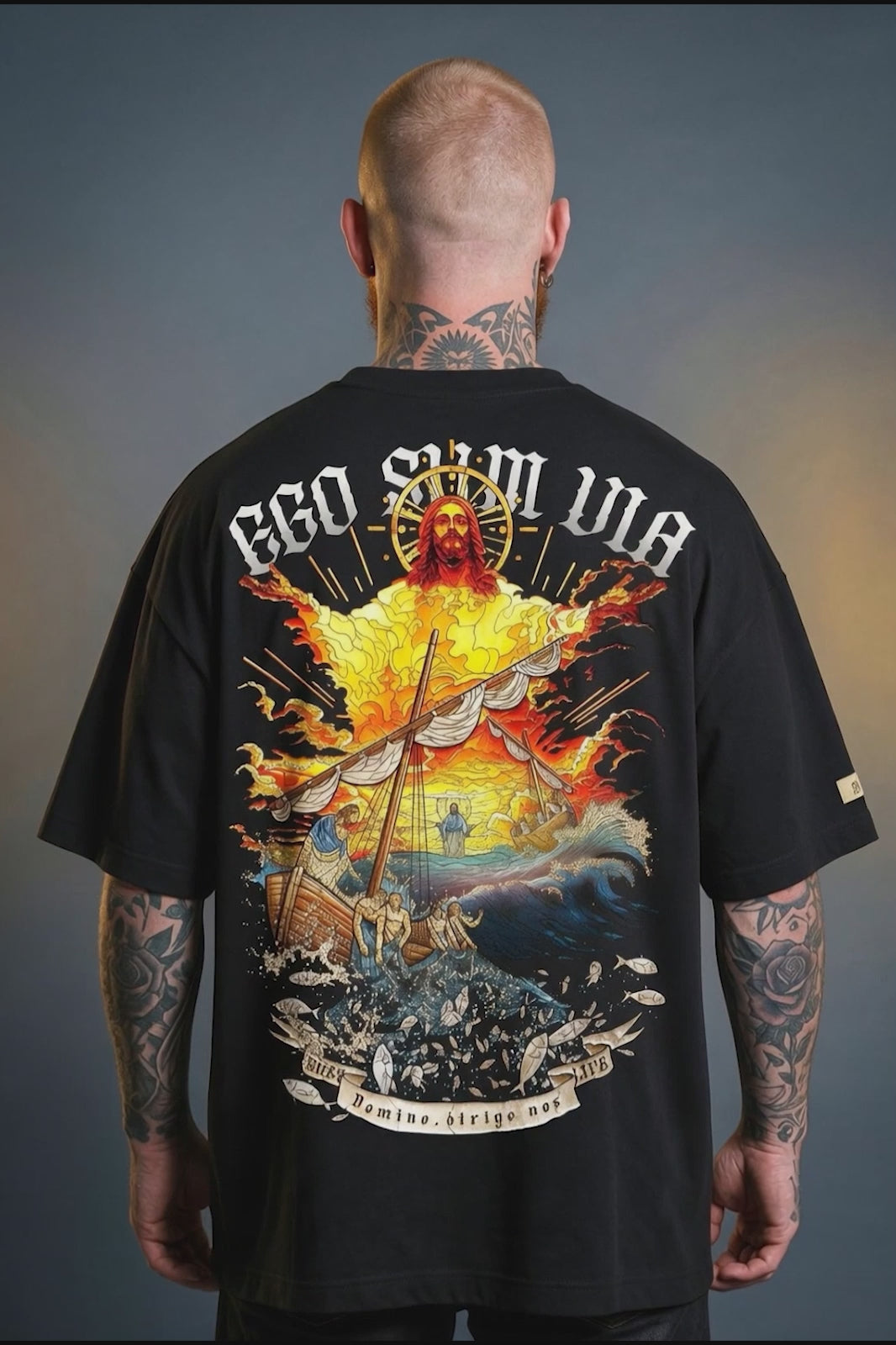 Vídeo da Camiseta Oversized Ego Sum Via Boss Life em movimento