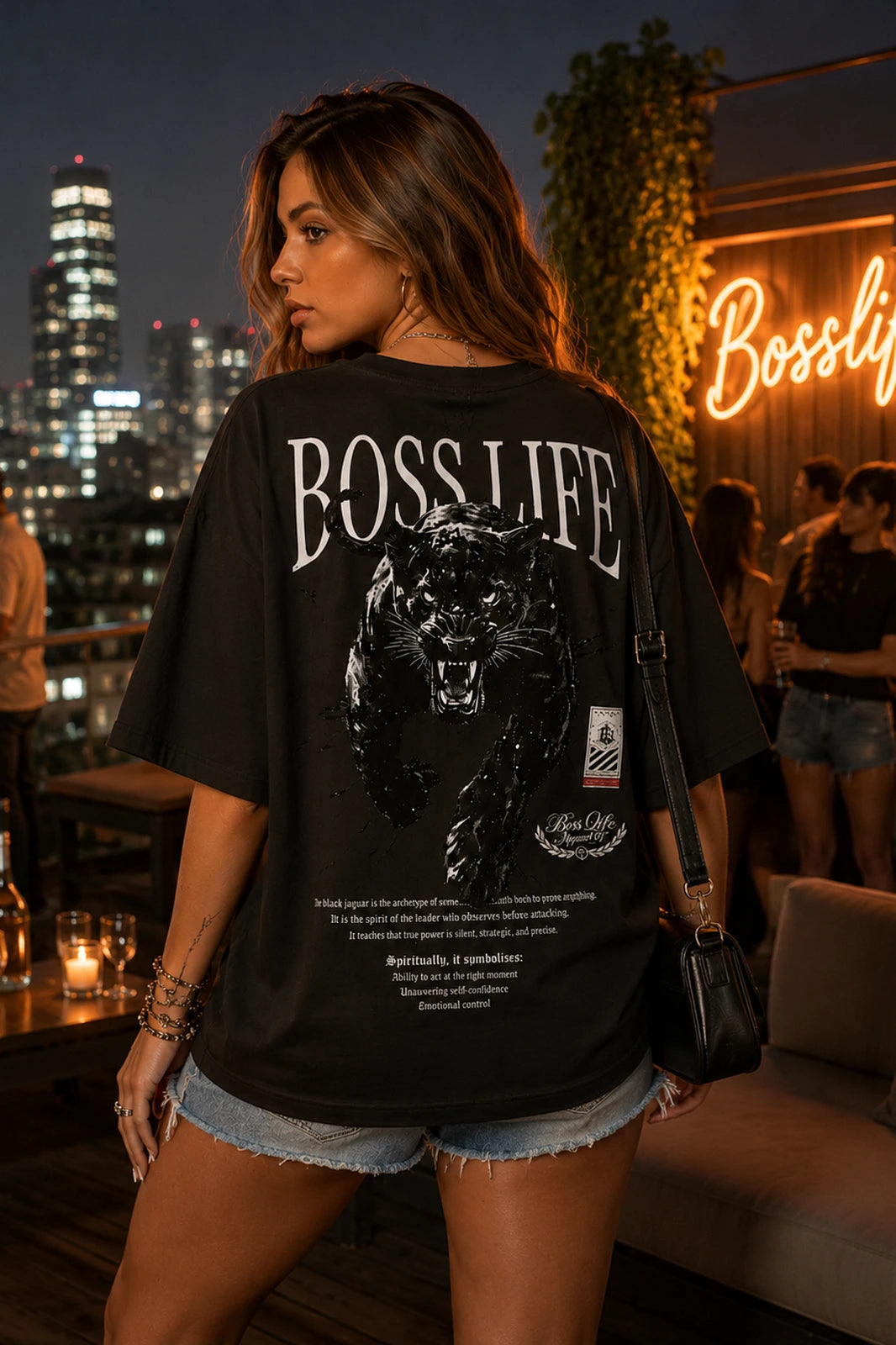Camiseta oversized feminina Pantera Manifesto Boss Life preta - costas