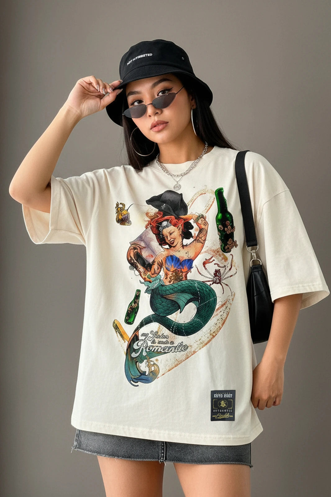 Camiseta oversized feminina Romantic Boss Life off white - frente