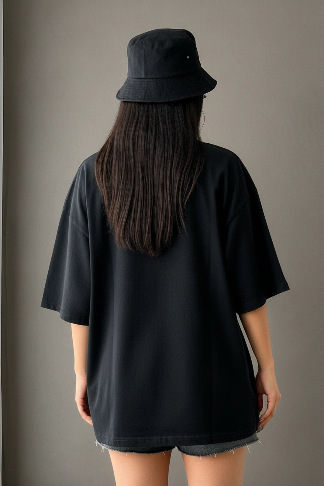 Camiseta oversized feminina Romantic Boss Life preta - costas