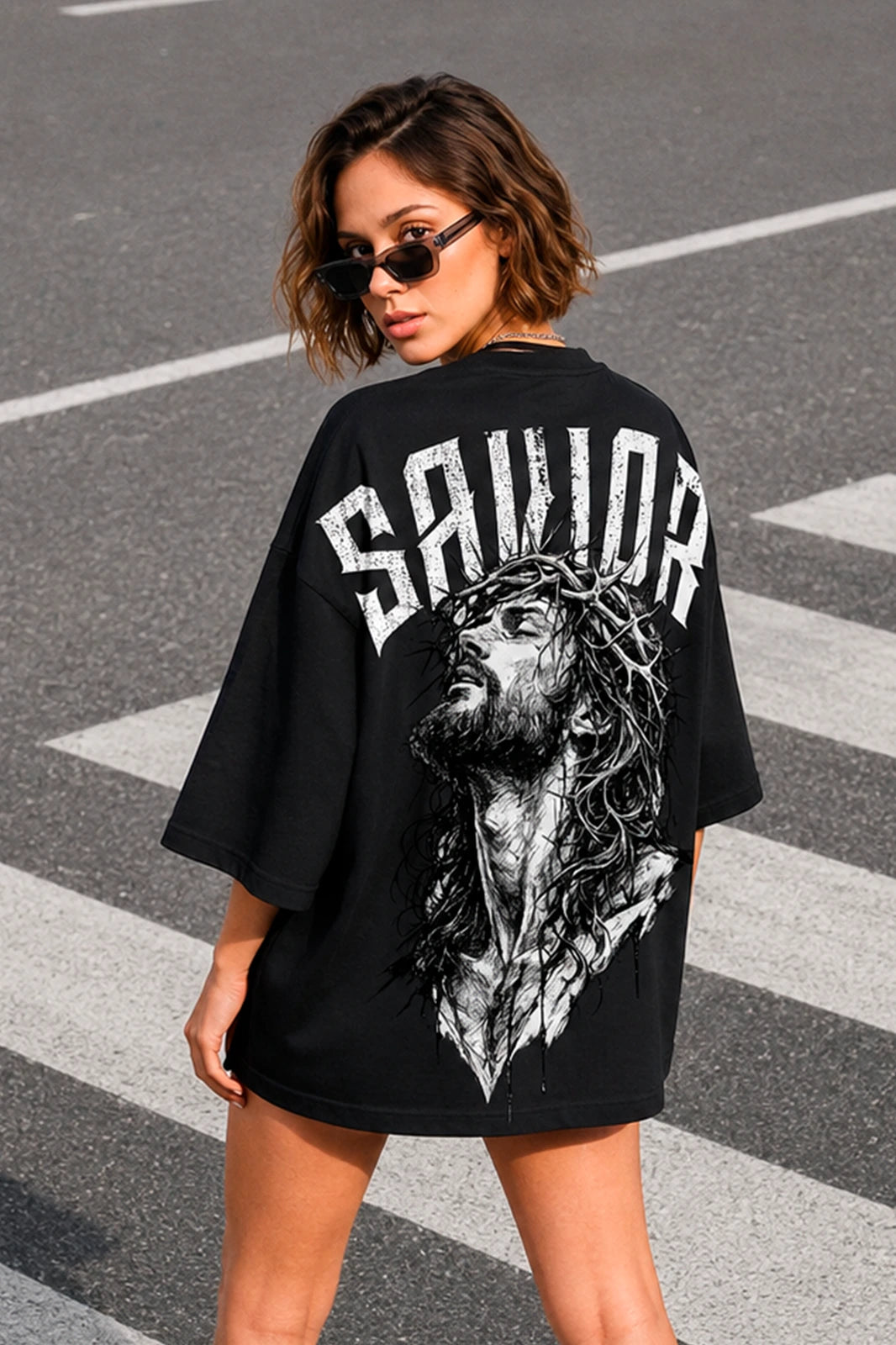 Camiseta oversized feminina Savior Boss Life preta - costas