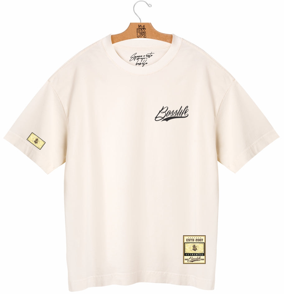 Camiseta Oversized Shock 07 Frente e Costas Boss Life off white - frente com estampa do rosto elétrico