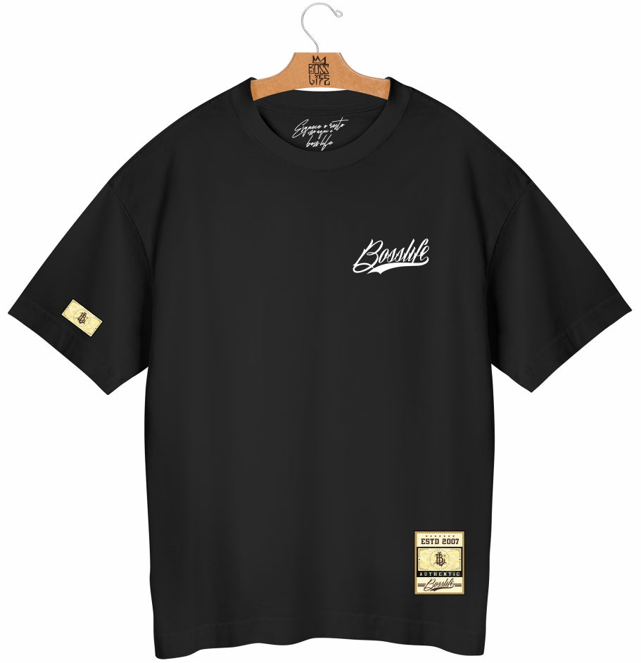 Camiseta Oversized Shock 07 Frente e Costas Boss Life preta - frente com estampa do rosto elétrico e lettering BOSS LIFE 07