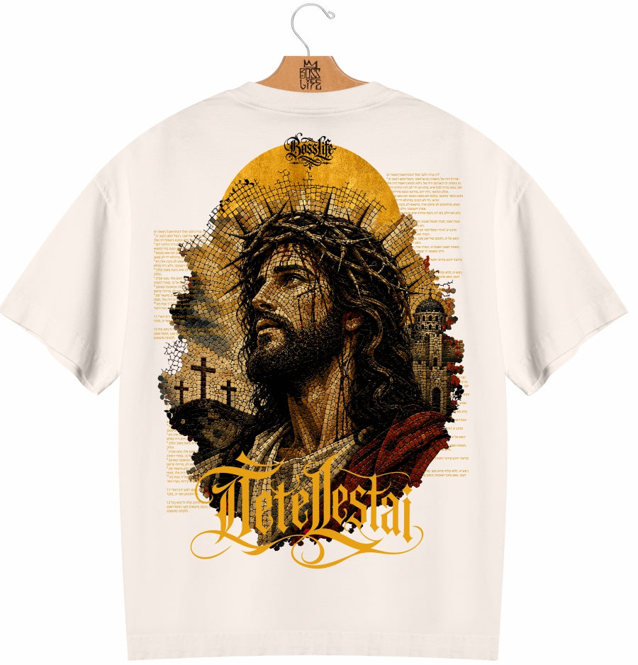 Camiseta Oversized Tetelestai Boss Life off white - costas com retrato em mosaico e lettering dourado