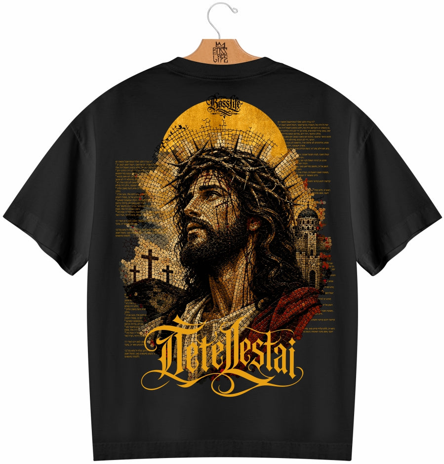 Camiseta Oversized Tetelestai Boss Life preta - costas com retrato em mosaico e lettering dourado