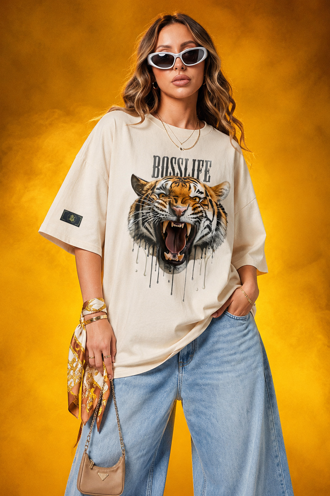Camiseta oversized feminina Tigre Boss Life off white - frente