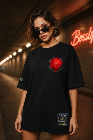Camiseta oversized feminina Trust and Believe Boss Life preta - frente