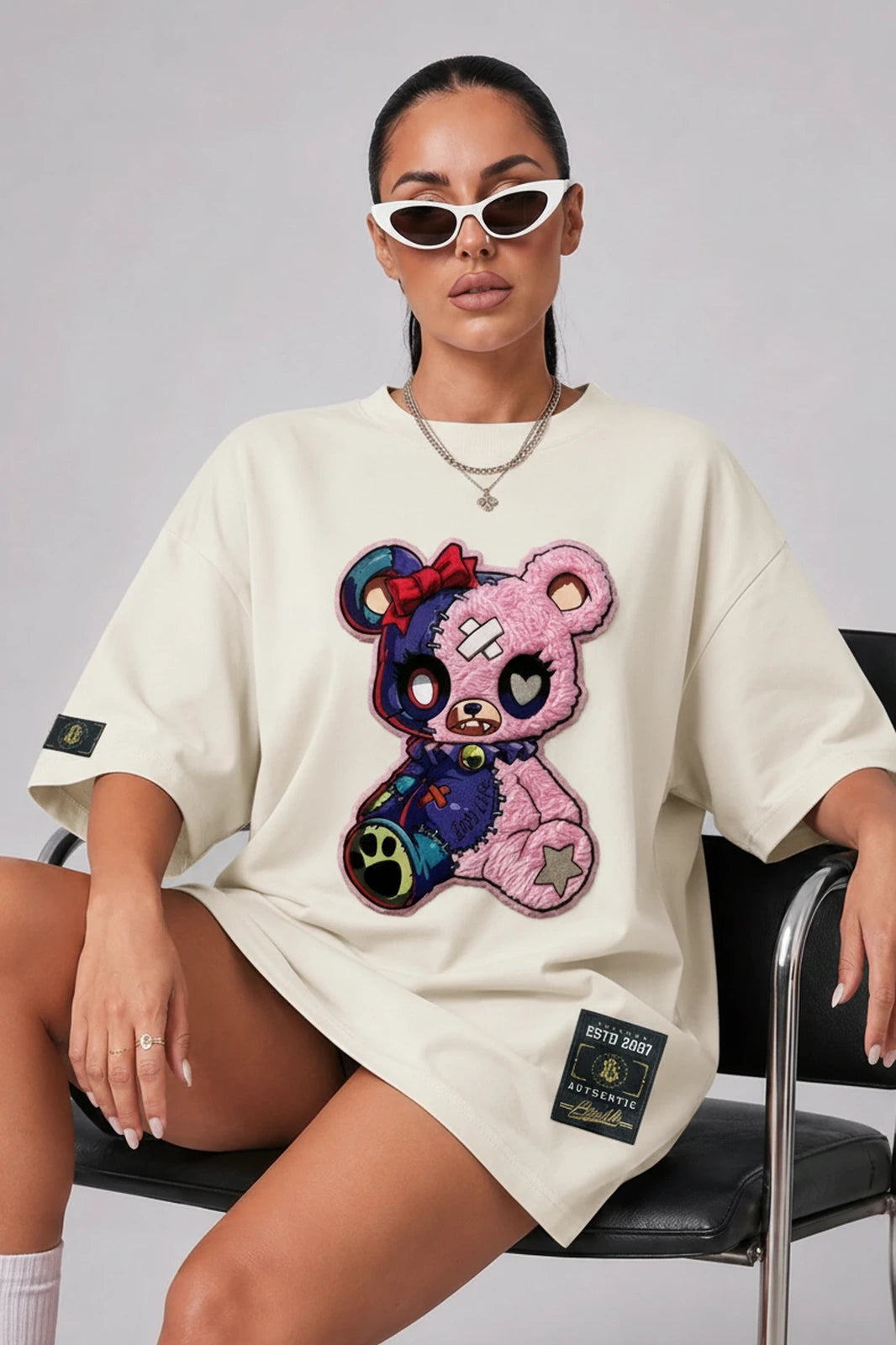 Camiseta oversized feminina Urso Peluciado Boss Life off white - frente